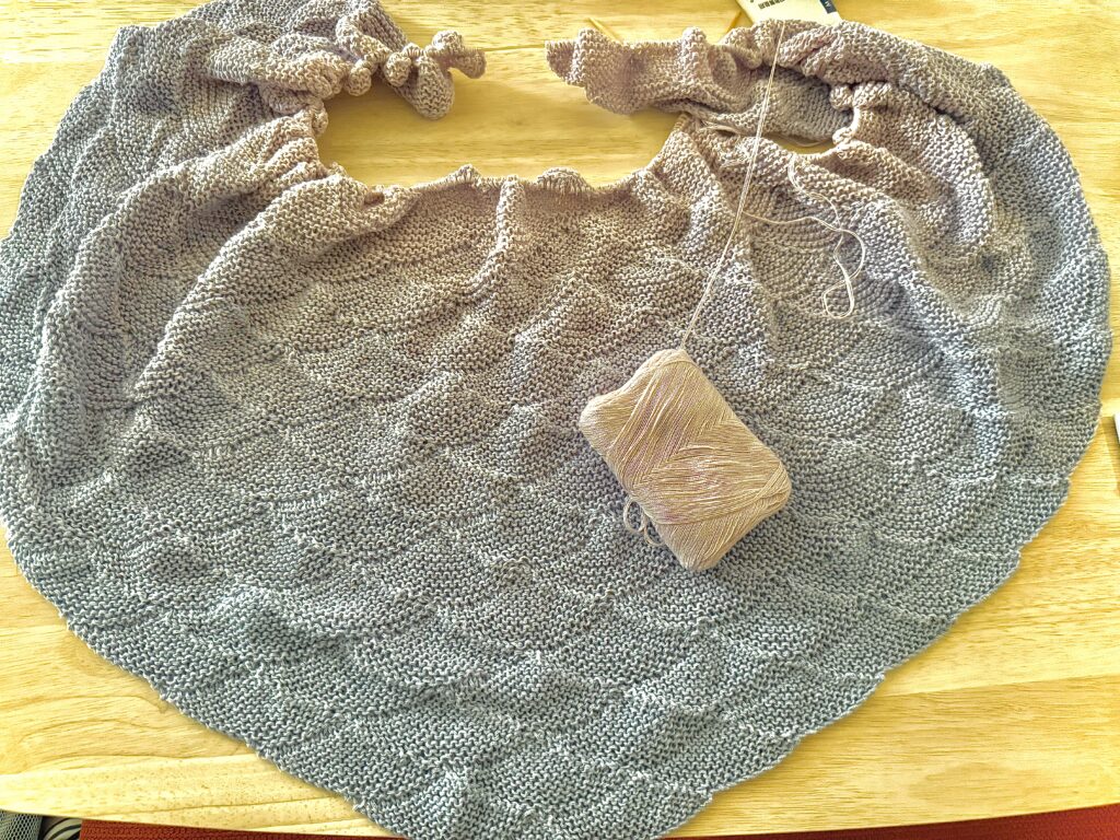 製作中のワンダーコットンで編む凪ショール