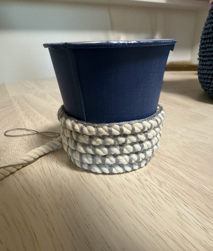 Libertyとロープで作った小物入れ
